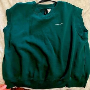 Used only once. Selling it because it doesn’t suit me anymore.